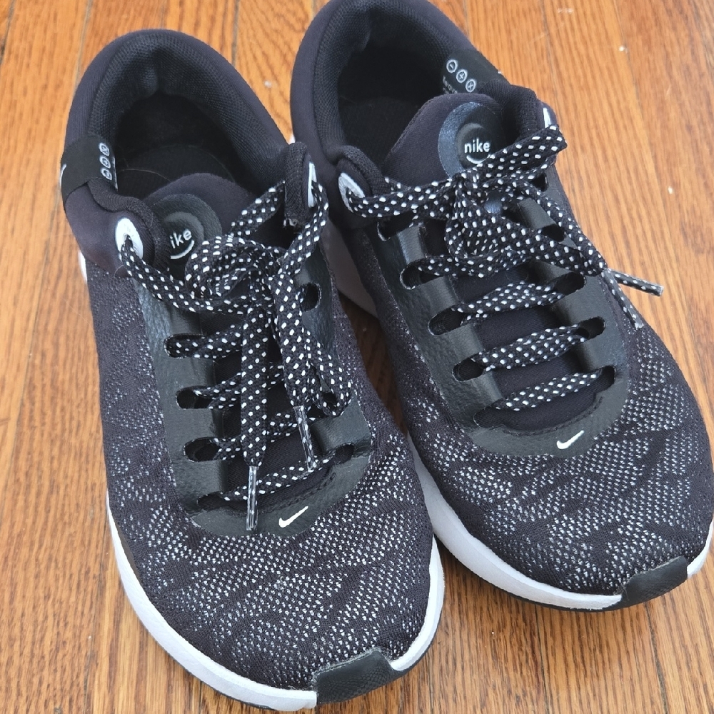 Nike Black and White Patterned Running Shoes